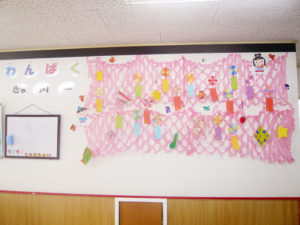 笹の葉さーらさらー♪短冊を飾ったよ